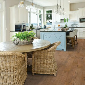 hardwood flooring in dining area and kitchen | Luna Flooring Gallery in Naperville, IL