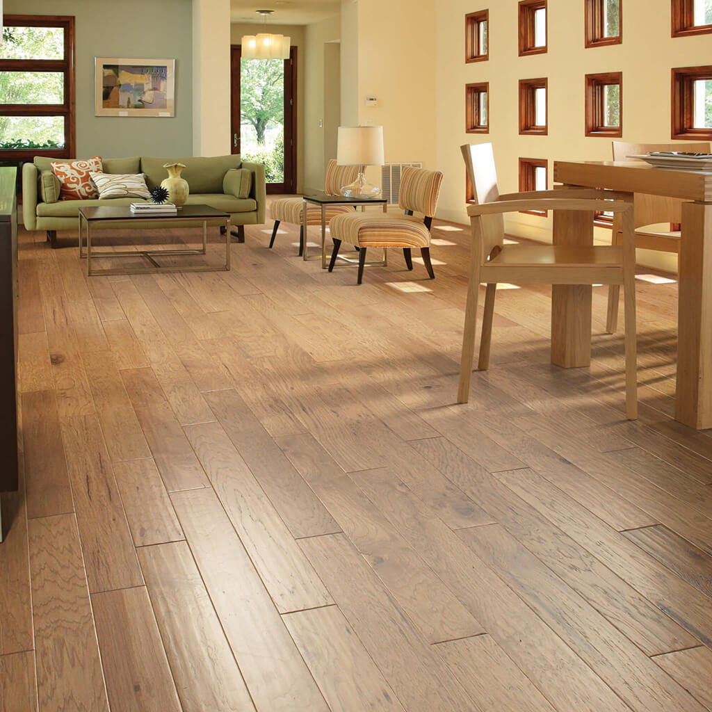 hardwood flooring in home | Luna Flooring Gallery in Chicagoland, Oakbrook Terrace, Deerfield, Kildeer, and Naperville, IL